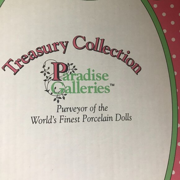 TREASURY COLLECTIONS: PARADISE GALLERIES: BETHANY PORCELAIN ANGEL WITH MUSIC BOX - Picture 3 of 4